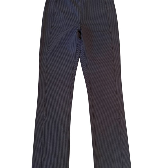 NWOT Ribbed Softstreme Flared Pant Regular 
black color
size 6
Sf/pf - Picture 6 of 10